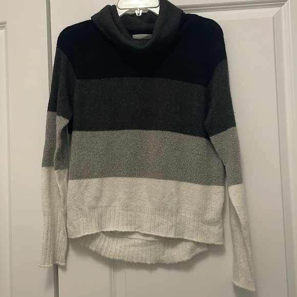 Turtleneck - Picture 1 of 2